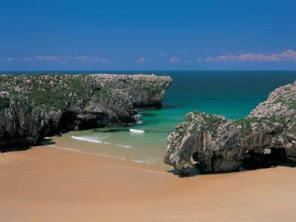 CUEVAS DEL MAR EN NUEVA DE LLANES, ASTURIAS